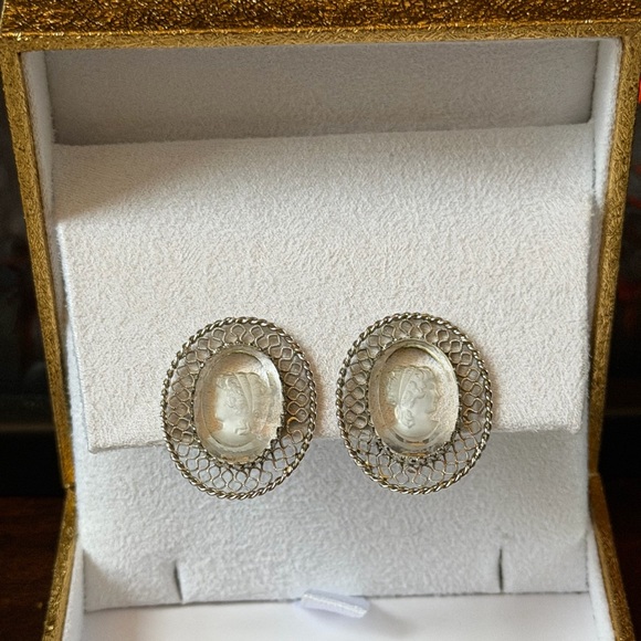 Vtg Whiting and Davis Glass Cameo Clip Earrings - Picture 7 of 7